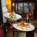 Wat betekent serveren in tennis?