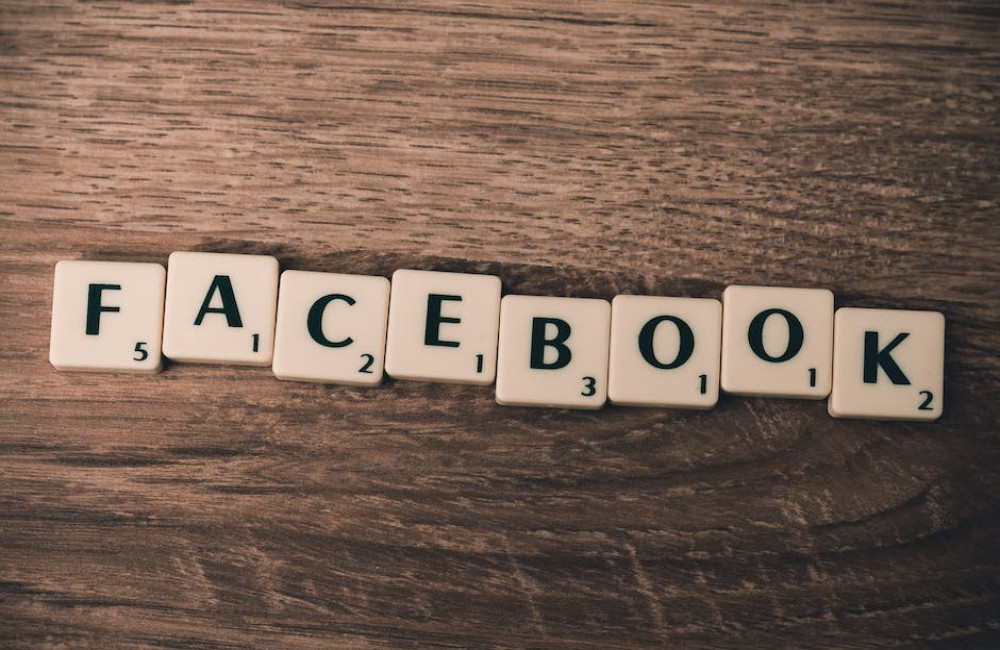 Deelnemen aan Facebookgroep met je tennisvrienden? Zo download je Facebook!