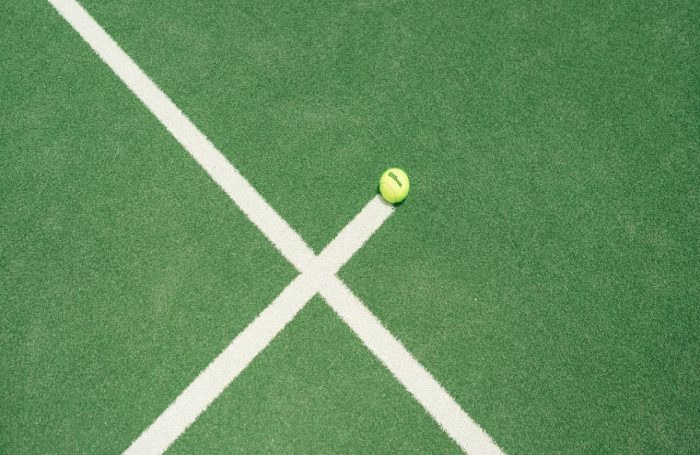 Hoeveel tennisballen heb je nodig voor een trainingsavond van twee uur met acht spelers