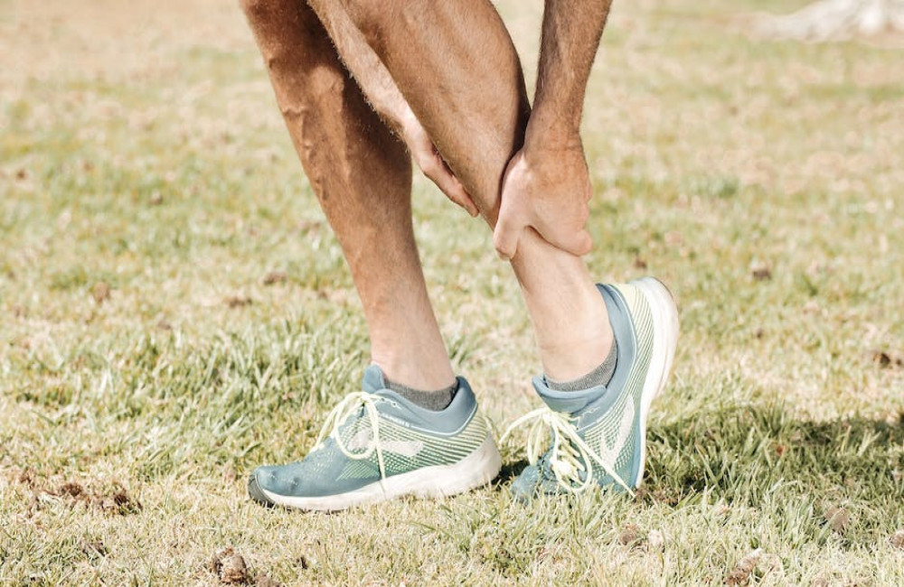 Blessure met tennis opgelopen? Zo kun je een blessure het beste aanpakken