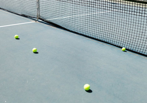 Waarom stuitert een tennisbal minder bij 10 graden en hoe pas je je spel aan?
